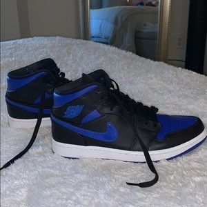 Jordan 1 royal mid